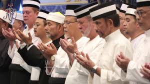 Enche 'besar hajjah khalsom hastanesi. Istiadat Pemakaman Almarhumah Yam Ence Besar Hajah Khalsom Binti Abdullah Youtube