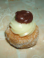 Per certo, l'origine del dolce è antica e si associa alle frictilia dell'antica roma. Zeppola Wikipedia