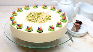 Nicht Nur Pur Ein Genuss Cremiger Eierlikor Veredelt Diese Ostertorte Der Biskuitboden Mit Marzipan Und Karotten Und E Lebensmittel Essen Torten Biskuitboden