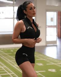 Jazmin Pineda - Free pics, galleries & more at Babepedia