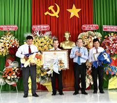 Bến Lức: Xã Tân Hòa đón nhận danh hiệu “xã đạt chuẩn nông thôn mới”