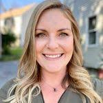 Lisa Vankirk's Instagram, Twitter & Facebook