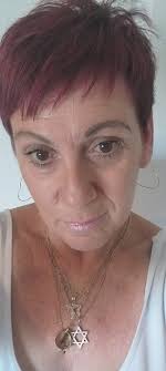 Who is moving to Askelon? Ages?