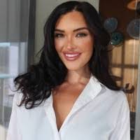 Gabrielle Bentley's Instagram, Twitter & Facebook