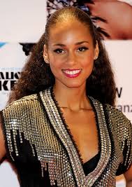 Alicia keys has no problem switching things up when it comes her look. Alicia Keys Pink Lipstick Alicia Keys Beauty Looks Stylebistro