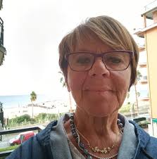 Nina era così, soffriva di anoressia e la sua salute era davvero a rischio.  Ora grazie al suo nuovo amore è guarita e stenterete a riconoscerla. Ecco  com'è adesso: http://fanpa.ge/uI9Bt