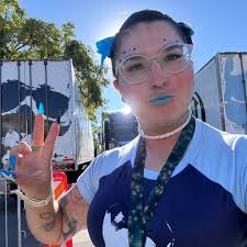 What are some affordable Vegas-style shows like burlesque or strippers in a  clean and fun way to see in Las Vegas?