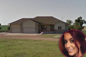 Chelsea's dream was to become a hairstylist. Chelsea Houska Buys 5 Bedroom Home In South Dakota For 418 000