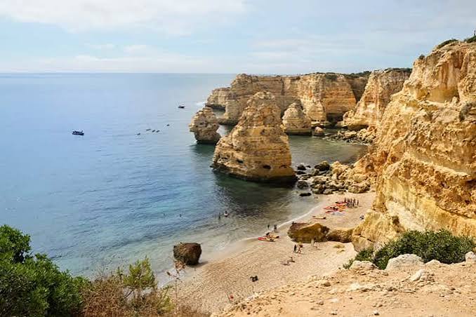 Algarve açıklarında üç ton kokain ele geçirildi: Uluslararası operasyonda bir kişinin öldüğü bildirildi
