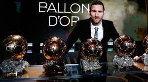 Nach dem schock um christian eriksen kämpfen sich die skandinavier in. Wer Verdient Am Meisten Messi Ubertrumpft Cr7 Zwei Boxer Und Us Grossen Internationaler Fussball Bildergalerie Kicker