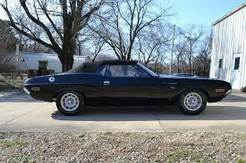 Black 1970 Dodge Challenger Rt 1970 Dodge Challenger Rt Convertible 426 Hemi Clone Triple Black Looks Tough With The Black Bumblebee Challenger Rt Dodge Challenger Convertible