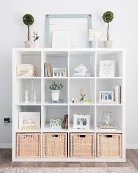 Comment Integrer L Etagere Multifonctionnelle Ikea Kallax Dans Votre Maison Maison Mobilier Zenidees En 2020 Etagere Ikea Meuble Kallax Ikea Kallax