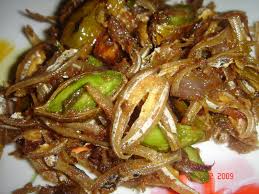 Sup Tulang Ikan Bilis Cili Api Kakinakl S Blog 2 biji kentang hiris memanjang, 1 gengam ikan bilis, 1 biji bwg besar mayang, daun. kakinakl s blog wordpress com