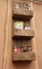 Estantes Altos De Cocina Rustica Bano Hechos De Madera Recuperada Estantes De Palets Especieros De Madera Y Repisas De Madera