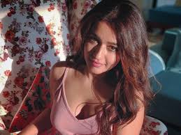 Poonam Bajwa: 5 candid pictures of the actress that will surely make you  sweat