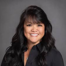 Aline King's Instagram, Twitter & Facebook