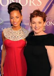 Alicia Keys And Her Mother Teresa Celebrity Moms Celebrities Celebrity Families