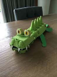 Krokodil Van Eierdozen Crocodile Made Of Egg Boxes Jouets Recycles Boite A Oeuf Jouets Faits Maison