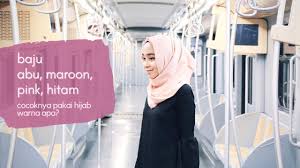 Warna kalem satu ini akan membuat kamu terlihat sophisticated walau bajumu berwarna merah. Baju Abu Maroon Pink Dan Hitam Cocoknya Pakai Jilbab Warna Apa Youtube