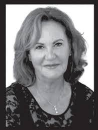 Holly Messinger's Instagram, Twitter & Facebook