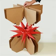 Das gemeinsame basteln des herrnhuter sterns lässt ruhe und besinnlichkeit einkehren und läutet traditionell am 1. Aufbauanleitung Aufbewahrungskarton Fur Fertig Montierten Stern