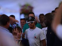 18 éven aluli kiskorúak védettségi igazolvánnyal rendelkező személy felügyelete mellett vehetnek részt a rendezvényen. Formula 1 Magyar Nagydij 2021 Experiencias Vip