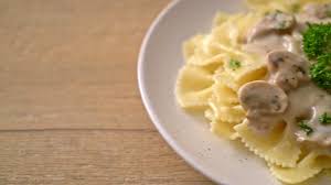 This recipe for farfalle pasta with spicy chicken ragout was inspired by makeup artist ve neill, a guest on ingredients: Farfalle Pasta With White Sauce