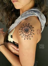 Mandala Tattoo Ink Youqueen Girly Tattoos Mandala Youqueen Mandala Tattoo Shoulder Shoulder Tattoo Girl Shoulder Tattoos