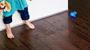 Korkböden eignen sich übrigens auch besonders gut fürs badezimmer, sofern ein entsprechender lack zur wasserversiegelung aufgetragen wird. Den Richtigen Bodenbelag Finden Parkett Laminat Oder Korkboden