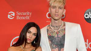 Machine gun kelly said he wears megan fox's blood in a necklace. Aus Liebe Zu Megan Fox Machine Gun Kelly Tragt Ihr Blut In Einer Halskette