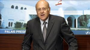 قال الرئيس نجيب ميقاتي أمام زواره في طرابلس لا كلام يمكن أن يعبر عن الواقع المؤلم الذي يعيشه اللبنانيون في ظل الانهيار المالي والاقتصادي الذي بدأ يصيب مختلف القطاعات والفئات وينذر بالمزيد من الفوضى التي لا تحمد عقباها. Ù„Ø¨Ù†Ø§Ù† Ø§Ù„Ø§Ø¹Ù„Ø§Ù† Ø¹Ù† ØªØ´ÙƒÙŠÙ„ Ø­ÙƒÙˆÙ…Ø© Ø¬Ø¯ÙŠØ¯Ø© Ø¨Ø±Ø¦Ø§Ø³Ø© Ù†Ø¬ÙŠØ¨ Ù…ÙŠÙ‚Ø§ØªÙŠ Bbc News Ø¹Ø±Ø¨ÙŠ