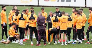 + galatasaray'da teknik direktör fatih terim, 21 yıldır kadıköy'de galibiyet yüzü göremeyen takımının bu kez fenerbahçe'yi evinde yenip kötü seriyi bitirecekleri iddiasında bulundu. Fatih Terim Kadikoy Icin Cok Net Uyardi Buna Hic Hakkin Yok Aslan Arenasi En Guncel Ve Son Dakika Galatasaray Haberleri
