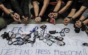 Through a history of mergers and acquisitions, these companies have concentrated their control over what we see, hear and read. Death Of The Free Press Newscoop