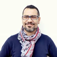 Intervista a Sami Tamimi: "Come può Israele che esiste da 75 anni  rivendicare un piatto secolare come l'hummus?"