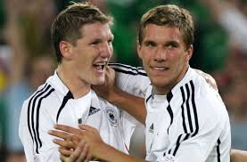 Der frühere deutsche fußballer bastian schweinsteiger spielte in der regel als mittelfeldspieler in der mitte des feldes. Lukas Podolski Tritt Aus Nationalelf Zuruck Das Ende Der Generation Sommermarchen Fussball Stuttgarter Nachrichten