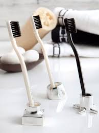The list here suggests some useful alternatives of diy toothbrush holders. Domesblissity Top 15 Diy Toothbrush Holders Diy Toothbrush Holder Diy Toothbrush Brushing Teeth