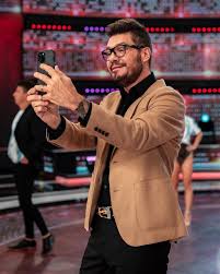 May 18, 2021 · tinelli introdujo a fredy villarruel imitando a macri y luego pasó al sketch de los tangueros hasta que a las 22.20, el programa de telefe pasó al frente con 17,9. Marcelo Tinelli Condujo Showmatch Con Anteojos Y Explico Los Motivos De La Situacion Ahora Argentina