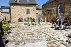 Entre Dolmens Et Fontaines 12150 Buzeins Grand Gite Idees De Patio Gite
