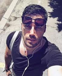 I want to connect with you please reply i know you won't come. you're not  gonna text me anyway. i know you'll read this. i still want to find you  even if