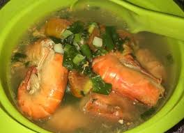 Siapkan mangkuk saji dan masukan semua buah yang telah dipotong. Soop Udang Steemit