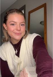 Hannah Jolley Reading Scripture