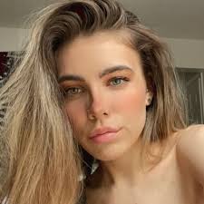 Kelsey Holcomb (@kelseyholcomb24)