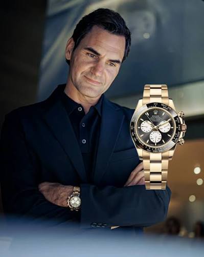 El rey y la corona 😎 Roger Federer visitó el stand de Rolex en Ginebra  durante Watches and Wonders. El testimonial de la marca apareció llevando  el Cosmograph Daytona “Le Mans” referencia