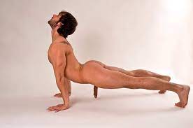 Nackt yoga mann