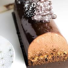 Vous Etes Nombreux A Me Demander Des Conseils Pour Votre Buche De Noel Vous Pouvez Retrouver La Buche De Noel Chocolat Decoration Buche De Noel Buche De Noel