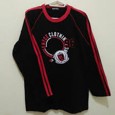 Ada yang kaos polos lengan panjang, baju polos kerah, polos depan belakang. Preloved Kaos Lengan Panjang Pria Warna Hitam List Merah Fesyen Pria Pakaian Atasan Di Carousell