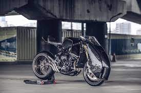義大利車廠mv agusta 不僅製造摩托車 出產的更是藝術品 就如同他們的slogan motorcycle art 一樣 旗下不論跑車 街車 穠纖合度的車身設計 都令人覺得其他的改裝都是多餘的 不過這次mv ag custom cafe racer cafe racer cafe racer motorcycle