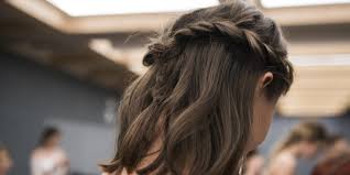 « box braids » réalisés sur cheveux métisses mi longs. Comment Faire Une Tresse Cascade Tuto Et Explication Marie Claire