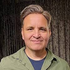 Toni Kramer's Instagram, Twitter & Facebook