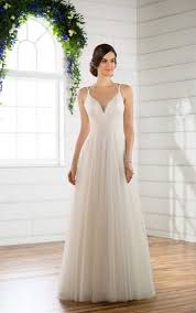 Kathedrale schleppe natürliche taille falte mieder taft brautkleid. Luftiges A Linie Brautkleid Essense Of Australia Wedding Gowns